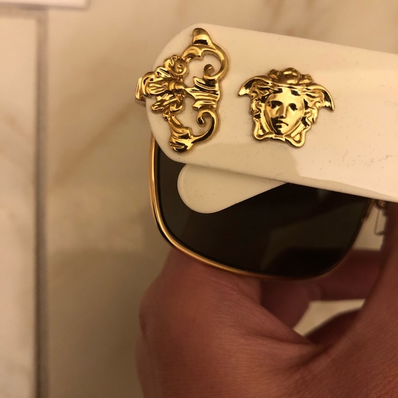 🔥NEW SHOW STOPPER VERSACE SUNGLASSES 🔥 - Picture 11 of 15